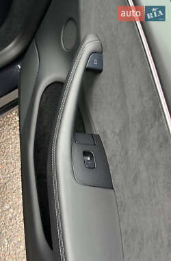 Седан Tesla Model 3 2024 в 