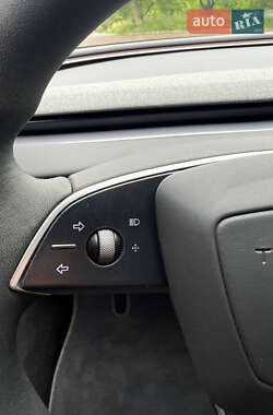 Седан Tesla Model 3 2024 в 