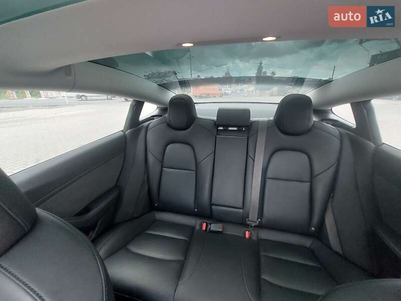 Седан Tesla Model 3 2018 в Львове