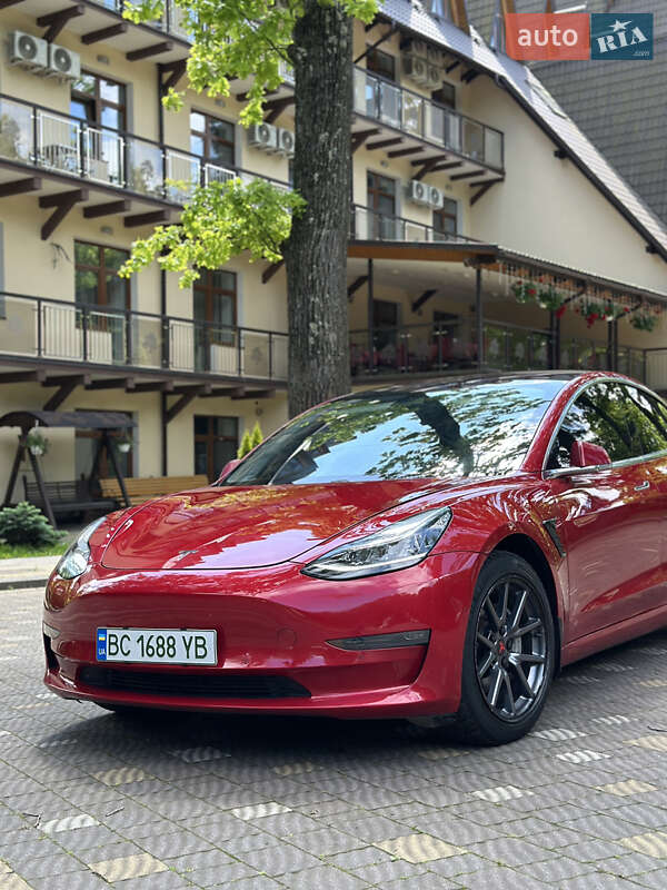 Седан Tesla Model 3 2018 в 
