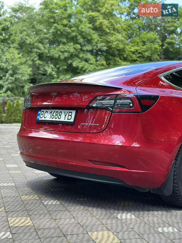 Седан Tesla Model 3 2018 в Трускавце