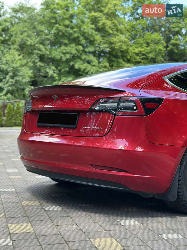 Седан Tesla Model 3 2018 в Трускавці