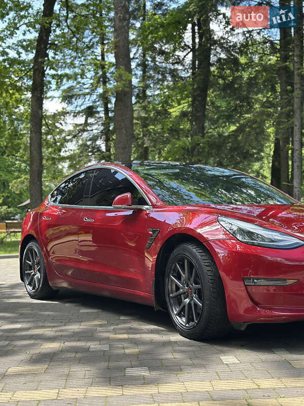 Седан Tesla Model 3 2018 в Трускавце