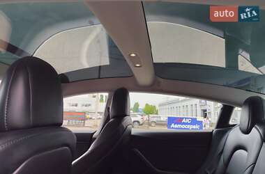 Седан Tesla Model 3 2019 в 
