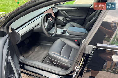 Седан Tesla Model 3 2021 в 