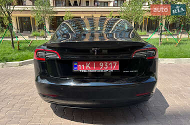 Седан Tesla Model 3 2021 в 