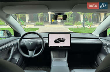 Седан Tesla Model 3 2021 в 