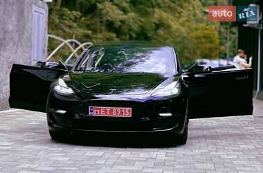 Седан Tesla Model 3 2022 в 
