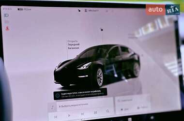 Седан Tesla Model 3 2022 в 