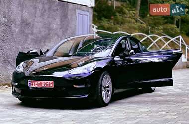 Седан Tesla Model 3 2022 в 