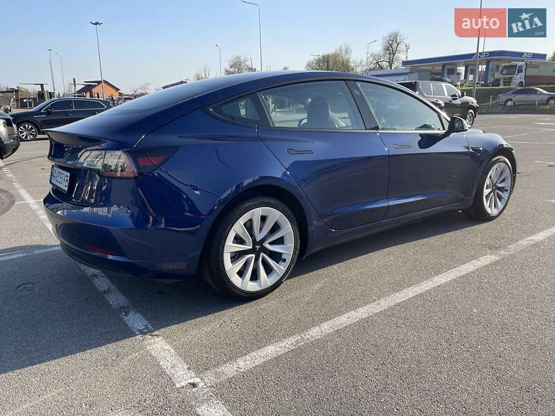 Седан Tesla Model 3 2022 в Киеве