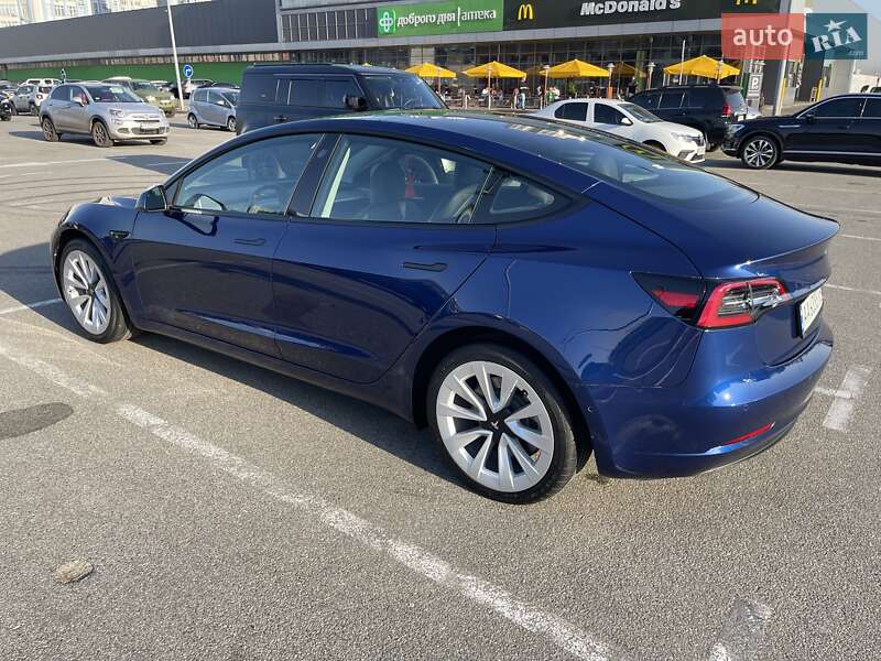 Седан Tesla Model 3 2022 в Киеве