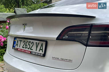 Седан Tesla Model 3 2020 в 