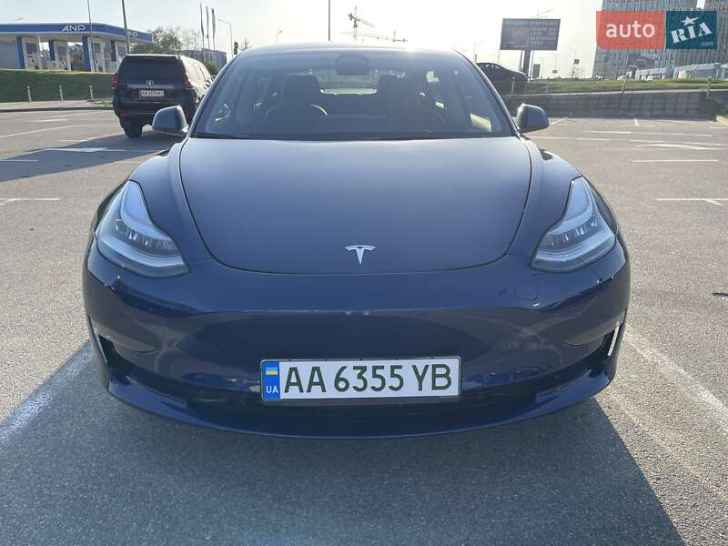 Седан Tesla Model 3 2022 в Киеве