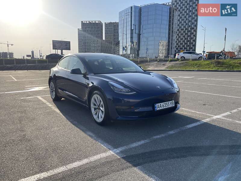 Седан Tesla Model 3 2022 в Киеве