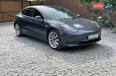 Седан Tesla Model 3 2019 в Киеве