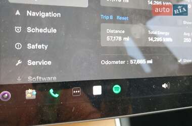 Седан Tesla Model 3 2020 в 