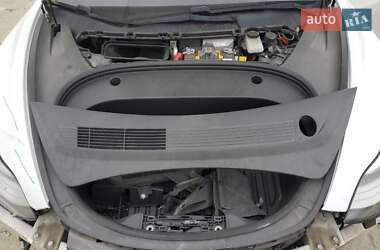 Седан Tesla Model 3 2020 в 