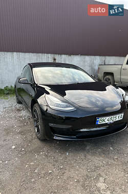 Седан Tesla Model 3 2018 в Ровно