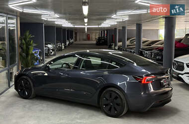 Седан Tesla Model 3 2024 в 