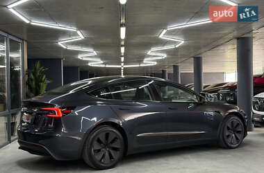 Седан Tesla Model 3 2024 в 