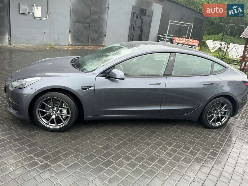 Седан Tesla Model 3 2023 в Виннице