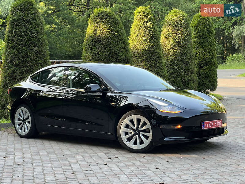 Седан Tesla Model 3 2022 в Дрогобыче
