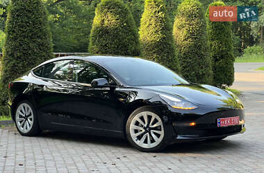Седан Tesla Model 3 2022 в 