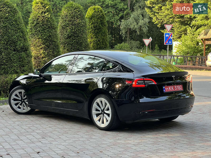 Седан Tesla Model 3 2022 в Дрогобыче