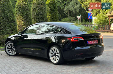 Седан Tesla Model 3 2022 в 