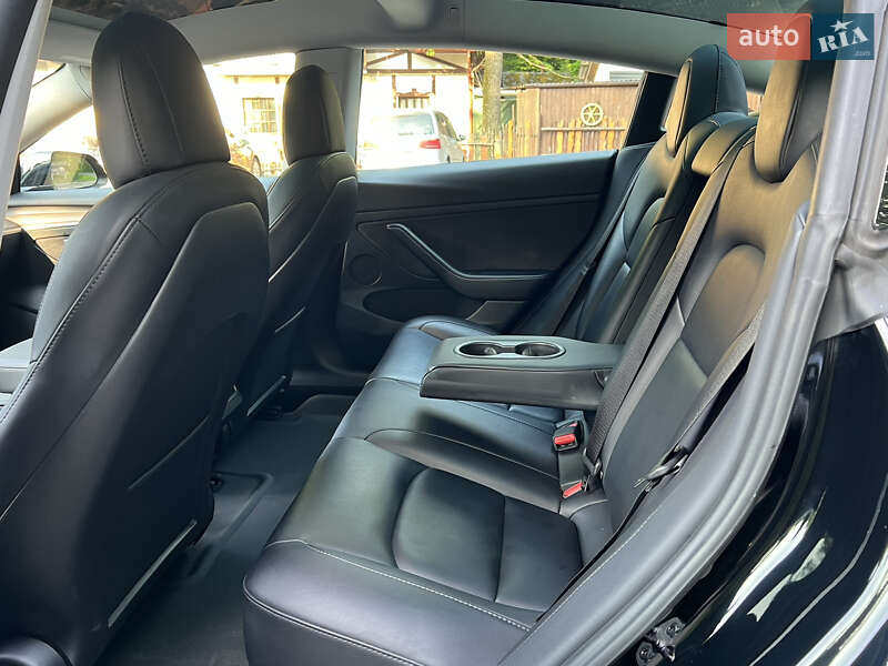 Седан Tesla Model 3 2022 в Дрогобыче
