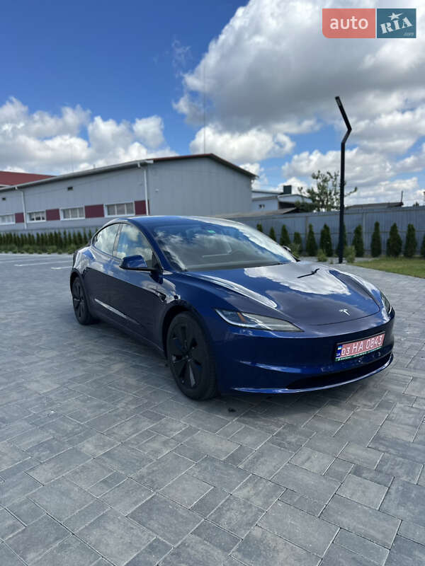 Седан Tesla Model 3 2024 в 