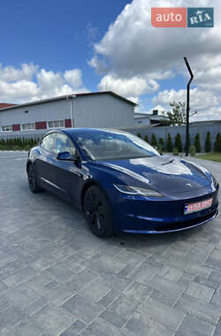 Седан Tesla Model 3 2024 в 