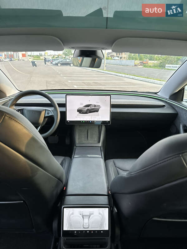 Седан Tesla Model 3 2024 в Луцьку