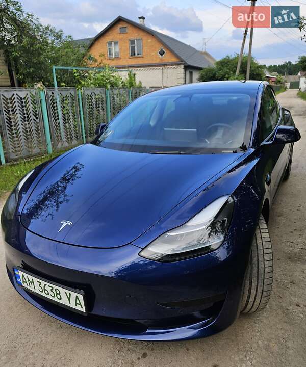 Седан Tesla Model 3 2021 в 