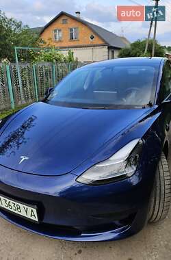 Седан Tesla Model 3 2021 в 
