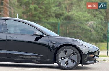 Седан Tesla Model 3 2022 в 