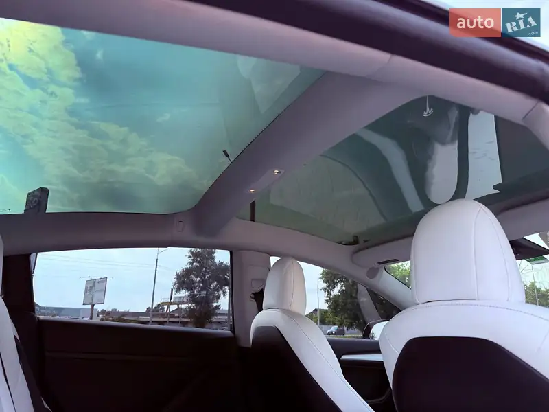 Седан Tesla Model 3 2022 в 