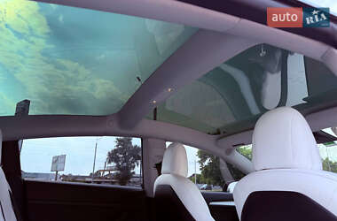 Седан Tesla Model 3 2022 в 