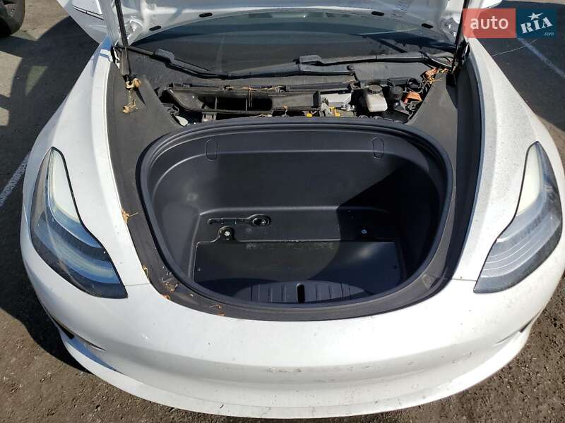 Седан Tesla Model 3 2018 в Львове