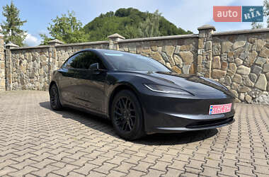 Седан Tesla Model 3 2024 в Надворной