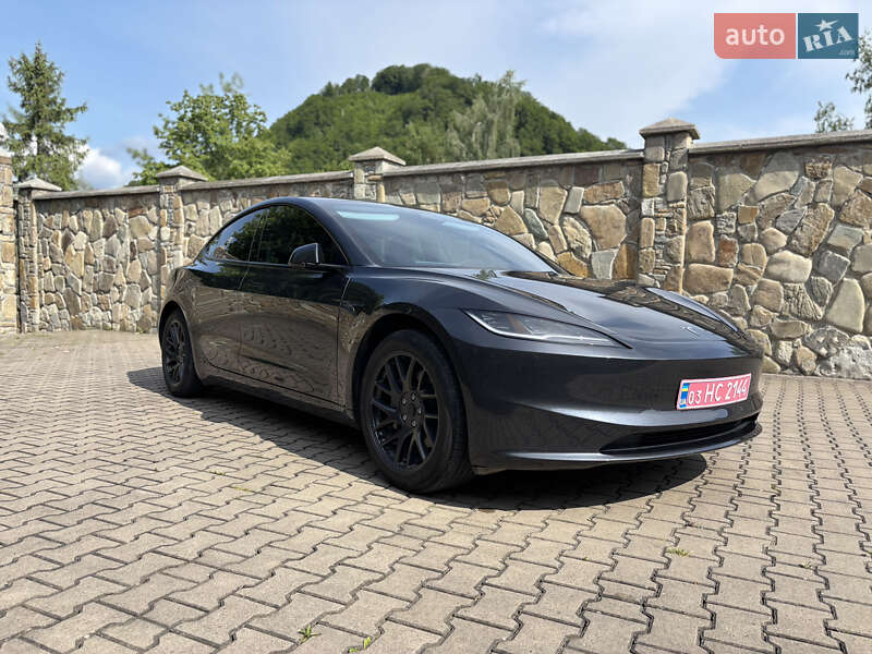 Tesla Model 3 2024