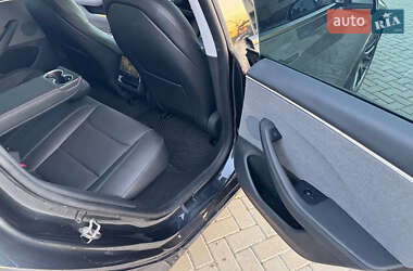 Седан Tesla Model 3 2024 в 