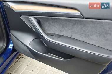 Седан Tesla Model 3 2021 в 