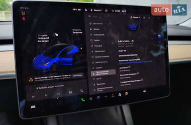 Седан Tesla Model 3 2021 в 