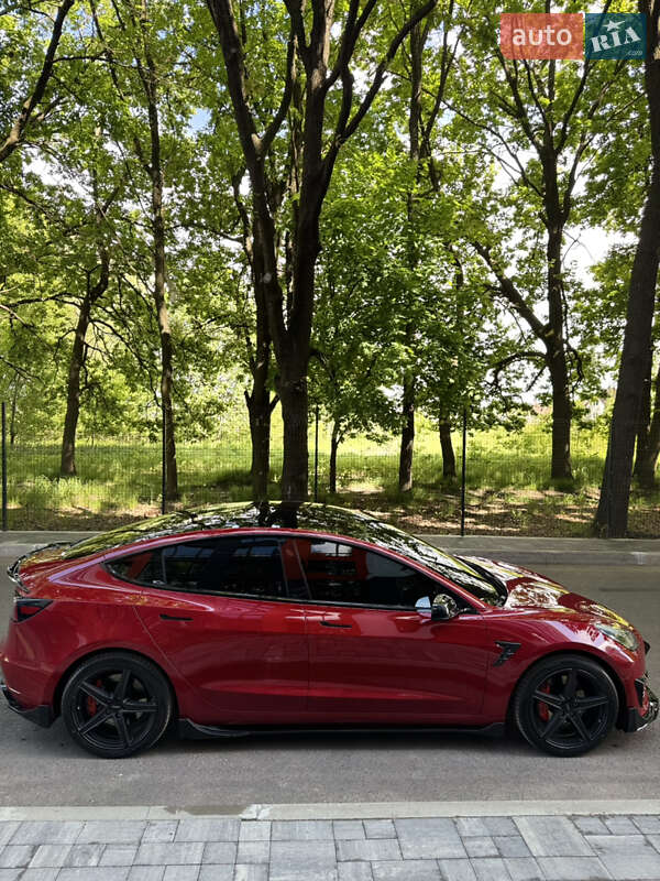 Седан Tesla Model 3 2018 в Чернигове