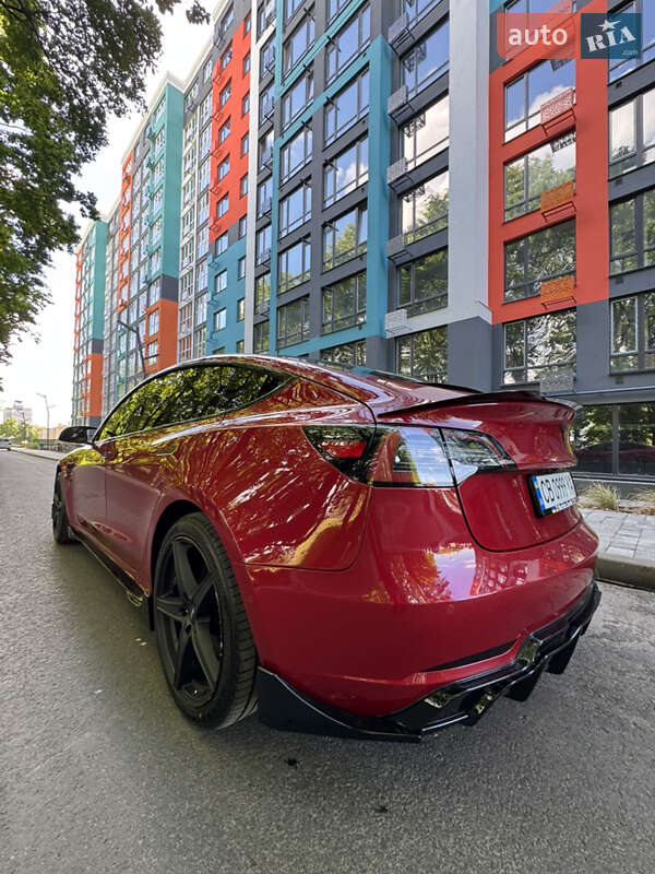 Седан Tesla Model 3 2018 в Чернигове