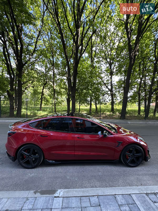 Седан Tesla Model 3 2018 в Чернигове