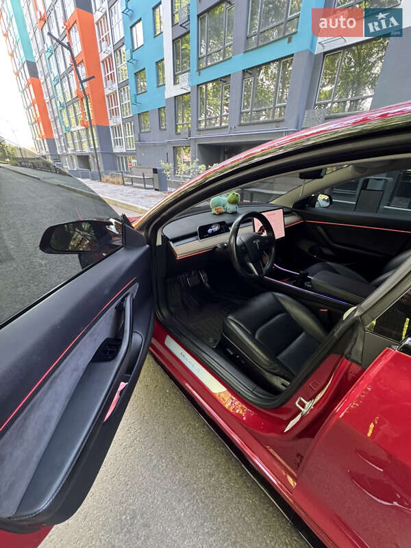 Седан Tesla Model 3 2018 в Чернигове
