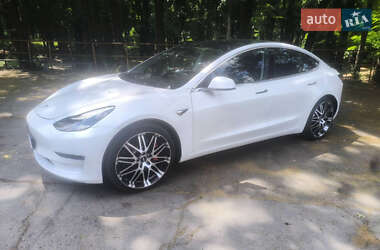 Седан Tesla Model 3 2019 в 
